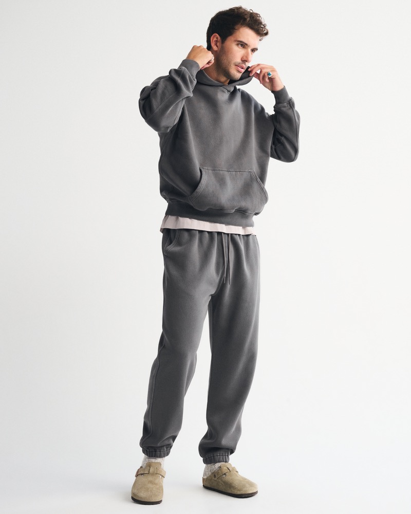 Abercrombie & Fitch Gray Joggers Hoodie Outfit