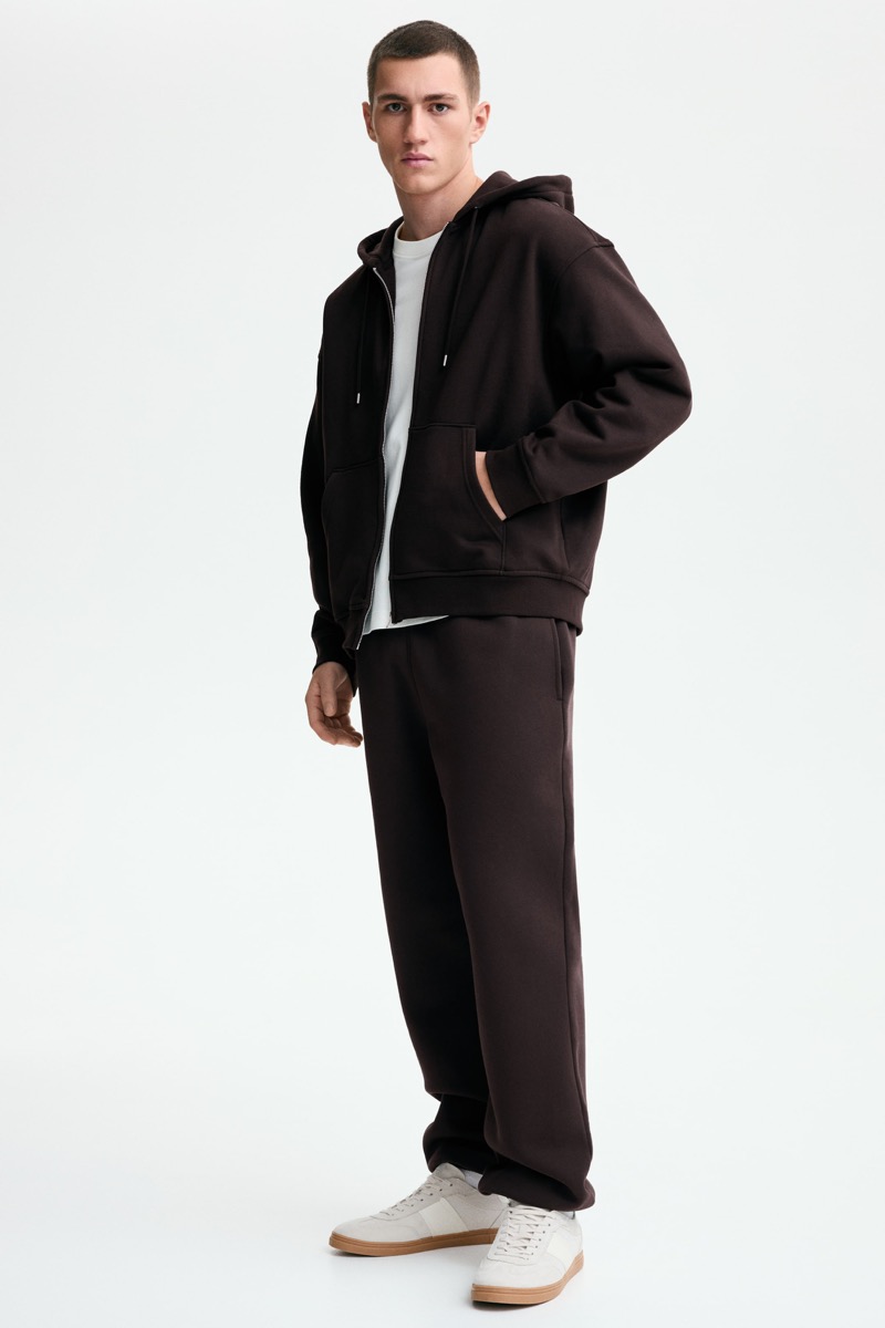 H&M Joggers Full zip Hoodie Outfit
