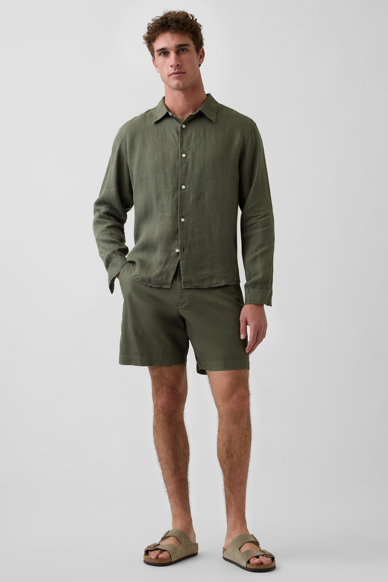 What Shoes to Wear with Shorts: 10 Options for Men What Shoes to Wear with Shorts: 10 Options for Men